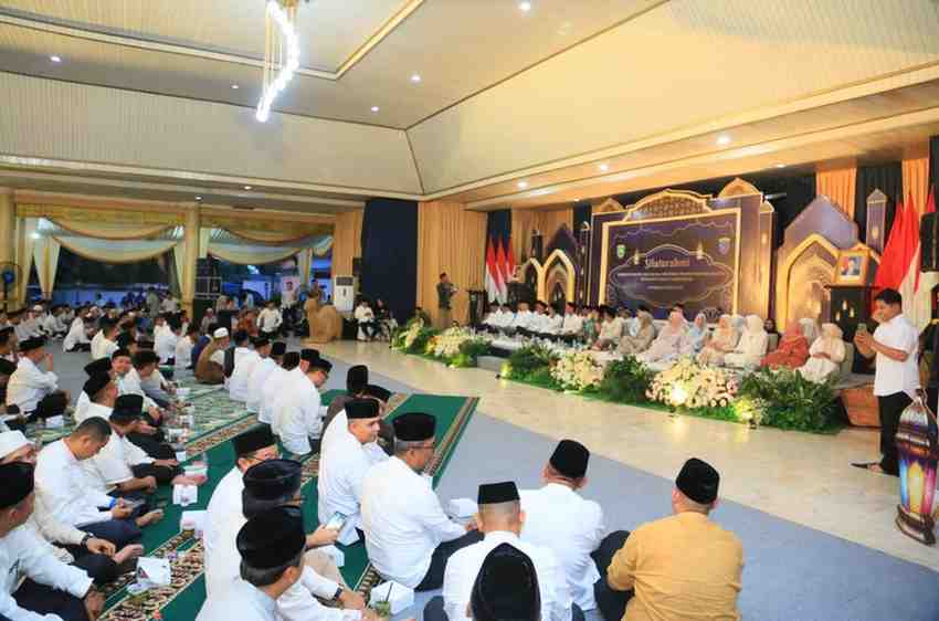 Gubernur Sumsel, Herman Deru saat safari Ramdhan di Kabupaten OKI. Foto: Humas Pemprov Sumsel.