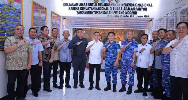 Walikota Palembang, Ratu Dewa bersilaturrahim ke Mako Lanud Sri Mulyono Herlambang (SMH), Jumat (20/2/2026) Foto: Kominfo Palembang.