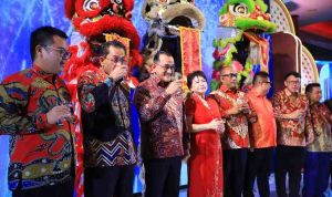 Sekda Sumsel, Edward Chandra menghadiri Imlek bersama warga keturunan Thionghoa di Grand Rajawali Palembang, Senin (16/2/2026) malam. Foto: Humas Pemprov Sumsel.