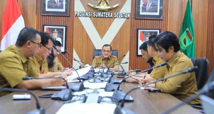 Rapat Koordinasi Persiapan Pelaksanaan Upaya Pengendalian Harga yang dipimpin Sekretaris Daerah Provinsi Sumsel, Dr. Drs. H. Edward Candra, MH di Palembang, Selasa (24/2/2026). Foto: Humas Pemprov Sumsel.