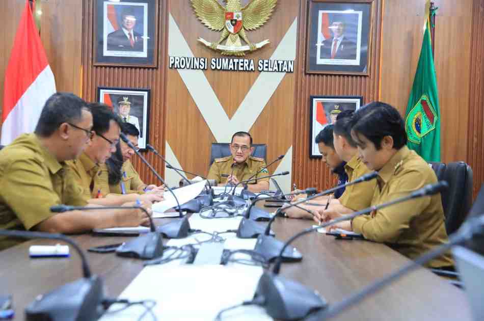 Rapat Koordinasi Persiapan Pelaksanaan Upaya Pengendalian Harga yang dipimpin Sekretaris Daerah Provinsi Sumsel, Dr. Drs. H. Edward Candra, MH di Palembang, Selasa (24/2/2026). Foto: Humas Pemprov Sumsel.