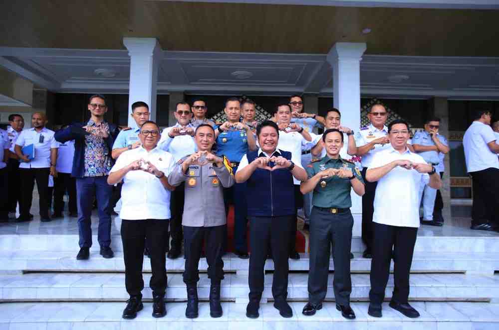 Rakor peresiapan jalur mudik lebaran dipimpin Menteri Perhubungan RI, Dudy Purwagandhi dan didampingi Gubernur Sumsel Dr. H. Herman Deru, Rabu (25/2/2025). Foto: Humas Pemprov Sumsel.