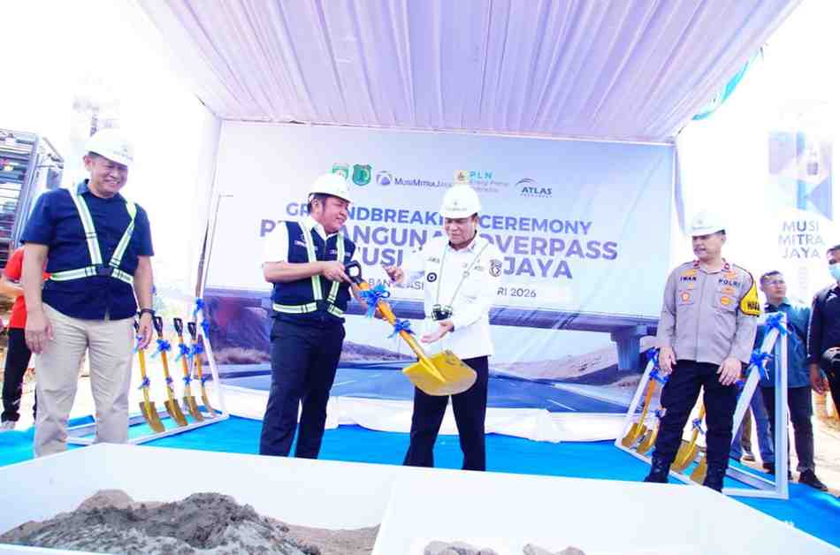 Bupati Toha Tohet mendampingi Gubernur Sumatera Selatan, H. Herman Deru meresmikan dimulainya pembangunan strategis berupa overpass (jalan layang) khusus angkutan batubara milik PT Musi Mitra Jaya (MMJ) di Desa Kaliberau, Kecamatan Bayung Lencir, Kamis (26/2/2026). Foto: Kominfo Muba.