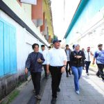 Gubernur Sumsel, Herman Deru saat berkunjung ke kampung Almunawar, Palembang, Jumat (27/3/2026). Foto: Humas Pemprov Sumsel.
