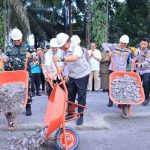 Gubernur Sumatera Selatan (Sumsel) Dr. H. Herman Deru saat Apel Kegiatan Program Belida Polda Sumsel (Bersih Lingkungan dan Asri) dalam rangka mendukung Program Nasional Gerakan Indonesia Asri. Foto: Humas Pemprov Sumsel.