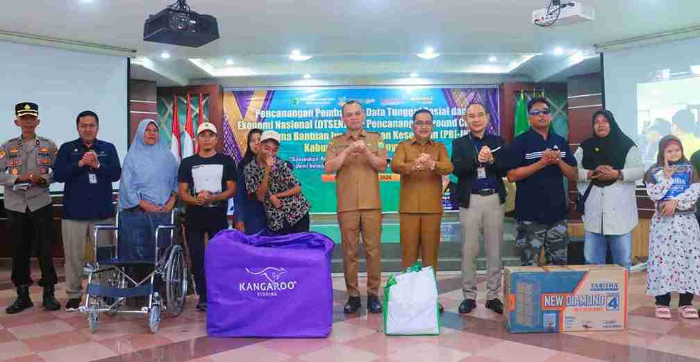 Wakil Bupati Musi Banyuasin, Abdur Rohman Husen secara resmi mencanangkan Pembaruan Data Tunggal Sosial dan Ekonomi Nasional (DTSEN) dan Ground Check Penerima Bantuan Iuran Jaminan Kesehatan (PBI-JK), Senin (16/3/2026) di Auditorium Pemkab Muba. Foto: Kominfo Muba.