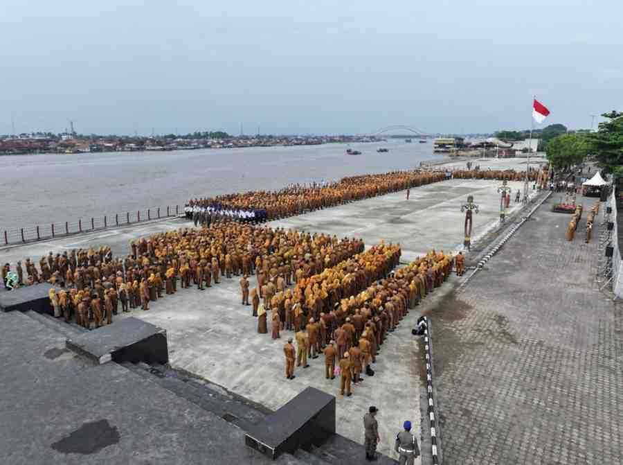 Apel gabungan ASn Pemkot Palembang dipimpin Walikota, Ratu Dewa di pelataran BKB, Senin (30/3/2026). Foto: Kominfo Palembang.