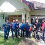 Dinas Pemadam Kebakaran Kabupaten Musi Banyuasin melalui Petugas Piket Pos Induk Kecamatan Sekayu telah melaksanakan kegiatan evakuasi hewan berbahaya berupa ular yang masuk ke dalam rumah di Komplek Praja Mukti, Kelurahan Soak Baru, Kecamatan Sekayu. Foto: Kominfo Muba.