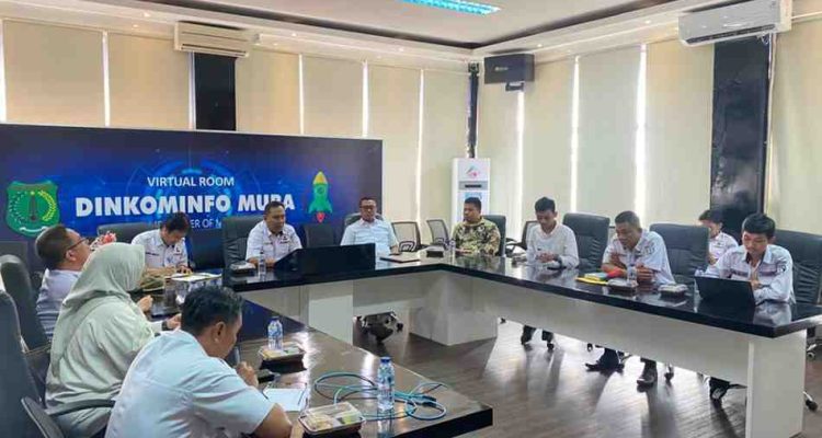 Plt Kadis Komi fo Muba memimpin rapat. Foto: Kominfo Muba.