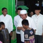 Gubernur Sumatera Selatan (Sumsel) H. Herman Deru meminta masyarakat tetap tenang dan tidak panik menyikapi situasi global, khususnya dampak konflik di kawasan Timur Tengah. Hal tersebut disampaikannya saat menghadiri kegiatan Safari Ramadan di Masjid Nurul Ikhlas, Kompleks Pelni Palembang, Selasa (3/3/2026). Foto: Humas Pemprov Sumsel.