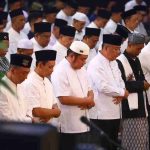 Gubernur Sumsel, Herman deru dan Forkompinda sholat tarawaih bersama di Griya Agung, Palembang. Foto: Humas Pemprov Sumsel.