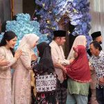 Gubernur Sumsel, Herman Deru dan keluarga satu hari penuh menerima kunjungan warga untuk bersilaturrahimlebaran di Griya Agung, Palembang, Sabtu (21/3/2026). Foto: Humas Pemprov Sumsel.