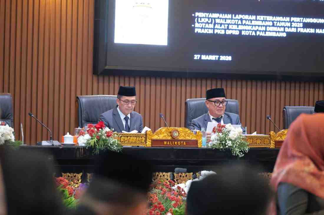 Walikota Palembang, Ratu Dewa saat menghadiri paripurna LKPJ Walikota TA 2025, Jumat (27/3/2026). Fot6o: Kominfo Palembang.