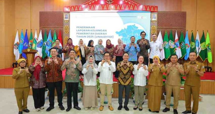 Momentum akuntabilitas keuangan daerah kembali ditandai dengan penyerahan Laporan Keuangan Pemerintah Daerah (LKPD) tahun 2025 oleh Wali Kota Palembang, Ratu Dewa, Selasa (31/3/2026).). foto: Kominfo Palembang