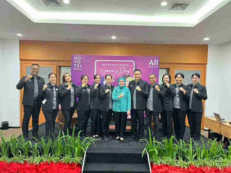 Ketua TP PKK Kota Palembang, Dewi Sastrani menjadi pembicara dalam acara Regent Counselor Room, Kamis (5/3/2026). Acara yang digelar di Hotel Novotel, ini diisi dengan diskusi tentang kepemimpinan perempuan. Foto: Kominfo Palembang.