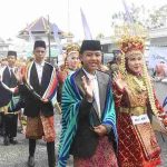 Para peserta Midang Morge Siwe, tradisi unik setiap Idul Fitri di Kayuagung, Kabupaten OKI, Selasa (24/3/2026). Foto: Humas Pemprov Sumsel.