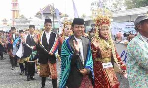 Para peserta Midang Morge Siwe, tradisi unik setiap Idul Fitri di Kayuagung, Kabupaten OKI, Selasa (24/3/2026). Foto: Humas Pemprov Sumsel.