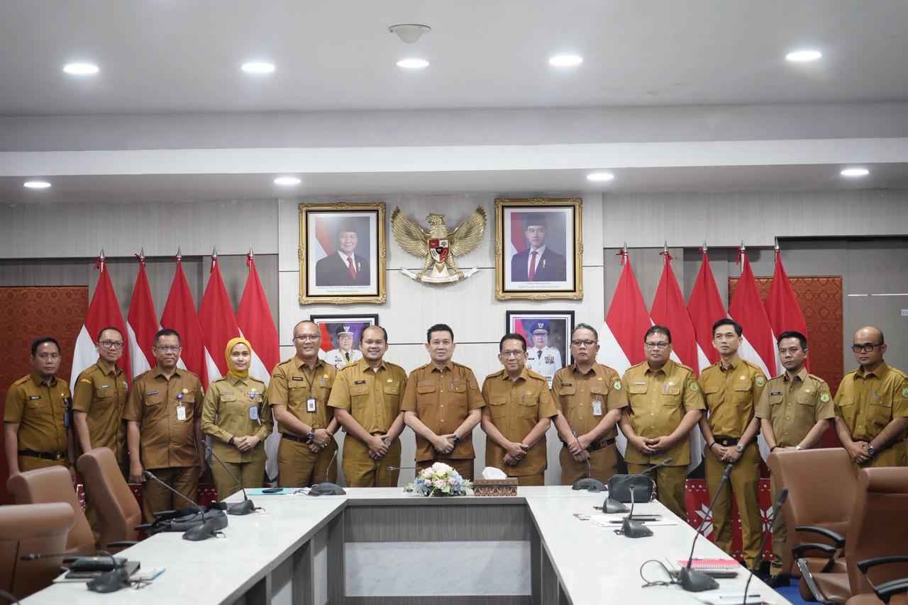 Rapat Koordinasi Pembahasan Prioritas Pembangunan Kabupaten Musi Banyuasin di Ruang Rapat Bina Praja Provinsi Sumatera Selatan, Senin (9/3/2026) yang pada kesempatan itu dihadiri Pj Sekda Muba Drs Syafaruddin MSi. Foto: Kominfo Muba.