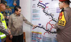 Sekretaris Daerah Muba Drs Syafaruddin MSi, turun langsung meninjau kesiapan Posko Terpadu Pengamanan dan Pelayanan. Peninjauan dilakukan di Desa Epil, Kecamatan Lais, serta di Kecamatan Babat Supat, Selasa (17/3/2026). Foto: Kominfo Muba.