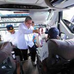 Asisten II Pemerintah Kota Palembang,l Isnaini Madani menghadiri prosesi pelepasan peserta angkutan balik mudik gratis tujuan Jakarta di Terminal Tipe A Alang-Alang Lebar, Palembang, Rabu (25/3/2026). Foto: Kominfo Palembang.