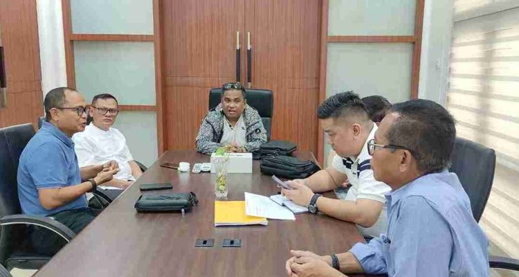 Pemerintah Kabupaten Musi Banyuasin melalui Dinas Tenaga Kerja dan Transmigrasi (Disnakertrans) menggelar pertemuan strategis bersama perwakilan pimpinan sektor industri perkebunan, pertambangan batu bara, dan migas. Foto: Kominfo Muba.