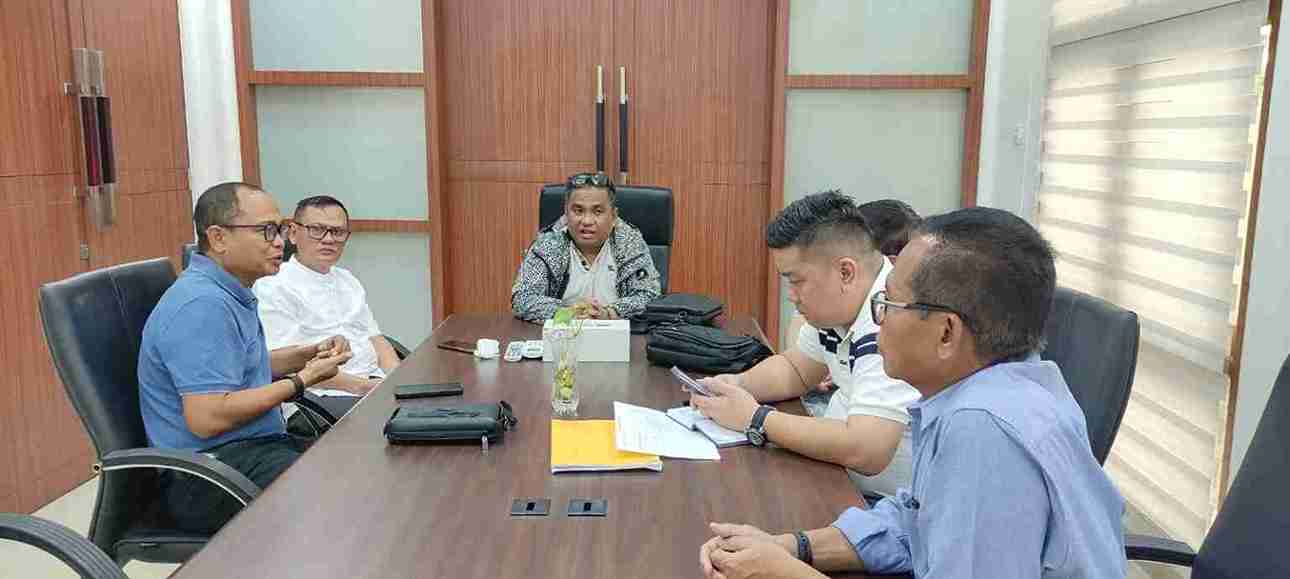 Pemerintah Kabupaten Musi Banyuasin melalui Dinas Tenaga Kerja dan Transmigrasi (Disnakertrans) menggelar pertemuan strategis bersama perwakilan pimpinan sektor industri perkebunan, pertambangan batu bara, dan migas. Foto: Kominfo Muba.
