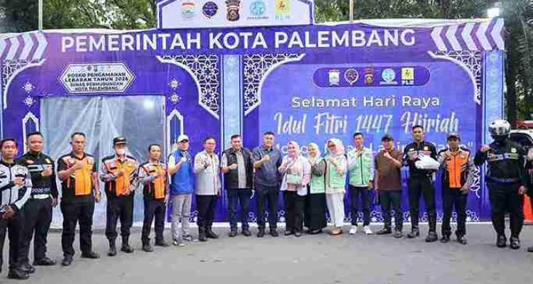 Menjelang arus mudik Lebaran Idul Fitri 1447 Hijriyah, Sekretaris Daerah Kota Palembang, Aprizal Hasyim turun langsung meninjau sejumlah posko Lebaran milik Pemerintah Kota Palembang, Rabu (19/03/2025). Foto: Kominfo Palembang.