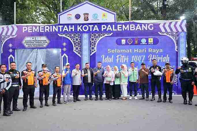 Menjelang arus mudik Lebaran Idul Fitri 1447 Hijriyah, Sekretaris Daerah Kota Palembang, Aprizal Hasyim turun langsung meninjau sejumlah posko Lebaran milik Pemerintah Kota Palembang, Rabu (19/03/2025). Foto: Kominfo Palembang.