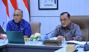 Sekda Sumsel, Edward Chandra memimpin rapat tentang rencana Program Strategis Nasional (PSN). Foto: Humas Pemprov Sumsel.