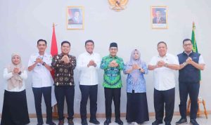 Pj Sekretaris Daerah Muba Drs Syafaruddin, MSi didampingi Kepala Bappeda Muba Dr Mursalin SE MM saat mengikuti Rapat Koordinasi (Rakor) yang digelar Direktorat Jenderal Bina Pembangunan Daerah Kementerian Dalam Negeri bersama United Cities and Local Governments Asia-Pacific (UCLG ASPAC), serta Rakor Penerapan Standar Pelayanan Minimal (SPM) Tahun 2026 di Hotel Bidakara Jakarta Selatan, Rabu (3/3/2026). Foto: Kominfo Muba.