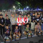 Walikota Palembang, Ratu Dewa bersama sejumlah pejabat bersama para atlet yang mengijuti Ramadhan Run, Sabtu (14/3/2026) malam. Foto: Kominfo Palembang.