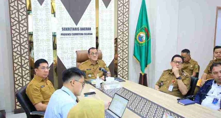 Sekretaris Daerah (Sekda) Provinsi Sumsel Dr. Drs. H Edward Candra, MH didampingi sejumlah kepala OPD mengikuti Rapat Koordinasi Nasional (Rakornas) Pengendalian Inflasi Daerah Tahun 2026. Foto: Humas Pemprov Sumsel.