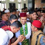 Ustaz Abdul Somad yang mendapat sambutan hangat saat mengisi tausiah di Masjid Polda Sumsel, Jumat (13/3/2026). Foto: Kominfo Palembang.