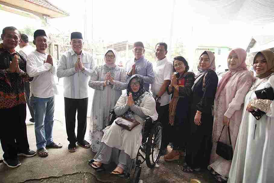 Bupati Muba, HM Toha menerima warga dari sejumlah elemen di kediam pribadinya, Senin (23/3/2026). Foto: Kominfo Muba.