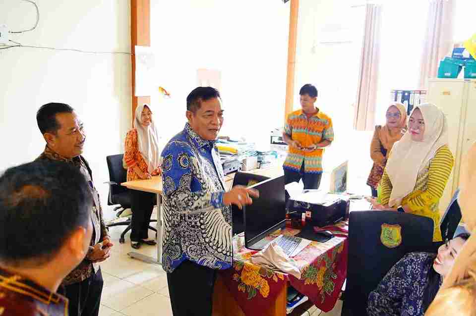Bupatri Muba, HM Toha meninjau pelayanan di Puskesmas Babat Toman, Kamis (26/3/2026). Foto: Kominfo Muba.