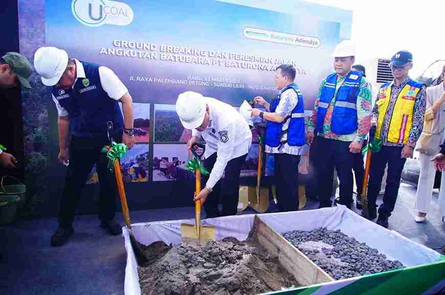 Pembangunan flyover dan jalan khusus angkutan batubara di Desa Sukamaju, Kecamatan Babat Supat resmi dimulai. Proyek milik PT Baturona Adimulya tersebut di groundbreaking langsung oleh Gubernur Sumatera Selatan H Herman Deru bersama Bupati Muba H Toha Tohet SH, di Desa Sukamaju, Kecamatan Babat Supat, Rabu (11/3/2026). Foto: Kominfo Muba.
