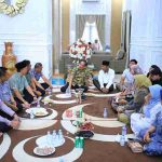 Wakil Gubernur Sumatera Selatan (Sumsel), H. Cik Ujang menggelar halal bihalal Idul Fitri hari keempat bertepatan dengan 4 Syawal 1447 Hijriah di kediaman pribadinya di Bandar Jaya, Kabupaten Lahat, Selasa (24/3/2026). Foto: Humas Pemprov Sumsel,