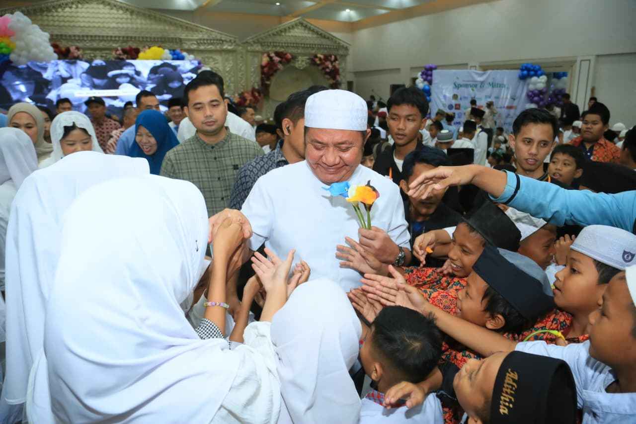 Gubernur Sumatera Selatan (Sumsel) Dr. H. Herman Deru didampingi anggota DPD RI Ratu Tenny Leriva menghadiri kegiatan Yatim Fest 2026 di Rambang Semesta, Palembang, Minggu (8/3/2026). Foto: Humas Pemprov Sumsel.