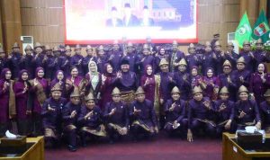 Gubernur Sumsel, Herman Deru bersama Bupati dan anggota DPRD Mura saat perayaan HUT Kabupaten Mura, Senin (20/4/2026). Foto: Humas Pemprov Sumsel.