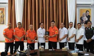 Wali Kota Palembang, Ratu Dewa menerima audiensi Kepala Kantor SAR Palembang, Raymond Constantine, di Rumah Dinas Wali Kota, Rabu (22/4/2026). Foto: Kominfo Palembang.