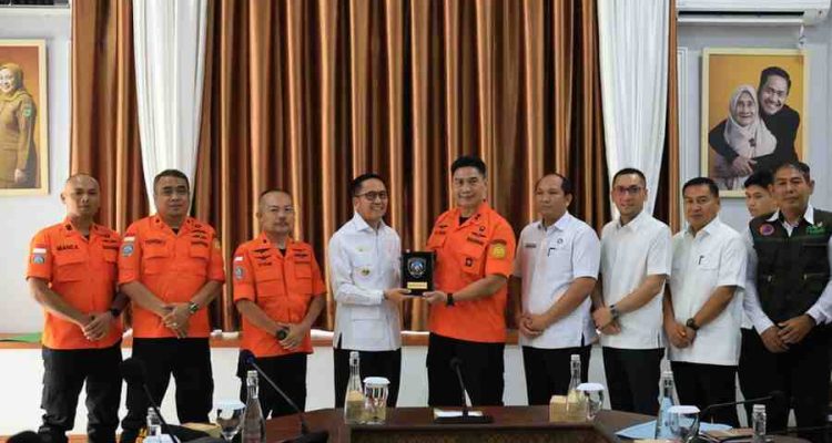 Wali Kota Palembang, Ratu Dewa menerima audiensi Kepala Kantor SAR Palembang, Raymond Constantine, di Rumah Dinas Wali Kota, Rabu (22/4/2026). Foto: Kominfo Palembang.