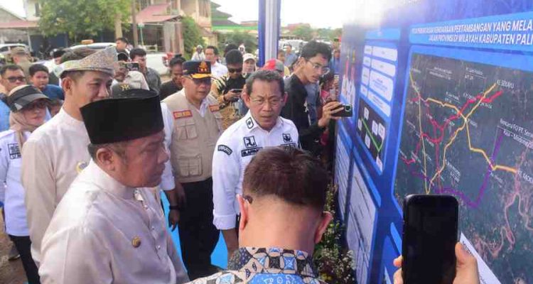 Gubernur Sumsel, Hermam Deru saat Ground Breaking Jalan Simpang Raja, PALI, Rabu (22/4/2026). Foto: Humas Pemprov Sumsel.