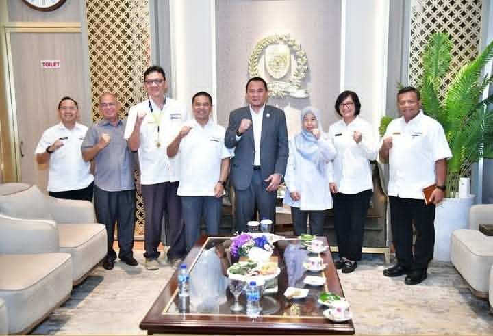 Ketua DPRD Sumsel, Andie Dinialdie, menerima kunjungan audiensi dari Kepala Kanwil Dirjen Pajak (DJP) Sumsel dan Babel, Retno Sri Sulistyani Foto: IG Humas DPRD Sumsel.
