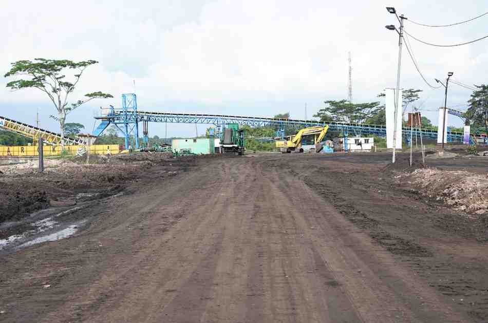 Pembangunan jalan hauling batubara milik PT Bhumi Sriwijaya Perdana Coal (BSPC) di Desa Beji Mulyo, Kecamatan Tungkal Jaya dan Desa Mangsang, Kecamatan Bayung Lencir, Kabupaten Musi Banyuasin, Rabu (15/4/2026) siang. Foto: Humas Pemprov Sumsel.