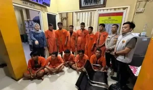 Para tersangka kasus penimbunan BBM subsidi secara ilegal. Foto: Dok Polisi.