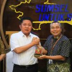 Gubernur Sumatera Selatan, Dr. H. Herman Deru menerima audiensi Deputi Direksi BPJS Kesehatan Kedeputian Wilayah III, Anurman Muda, beserta jajaran di ruang tamu Gubernur, Selasa (31/03/2026). Foto: Humas Pemprov Sumsel.