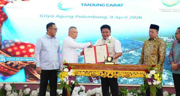 Gubernur Sumsel, Herman Deru bersama Menteri Perhubungan RI Dudy Purwagandhi, Menteri ATR/Kepala BPN Nusron Wahid, Kepala Staf Presiden Muhammad Qodari, serta Wakil Menteri Investasi dan Hilirisasi/Wakil Kepala BKPM Todotua Pasaribu, Kamis (9/4/2026) melaunching proyek Pelabuhan Baru Tanjung Carat di Griya Agung, Palembang. Foto: Humas Pemprov Sumsel.