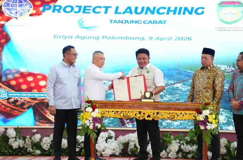 Gubernur Sumsel, Herman Deru bersama Menteri Perhubungan RI Dudy Purwagandhi, Menteri ATR/Kepala BPN Nusron Wahid, Kepala Staf Presiden Muhammad Qodari, serta Wakil Menteri Investasi dan Hilirisasi/Wakil Kepala BKPM Todotua Pasaribu, Kamis (9/4/2026) melaunching proyek Pelabuhan Baru Tanjung Carat di Griya Agung, Palembang. Foto: Humas Pemprov Sumsel.
