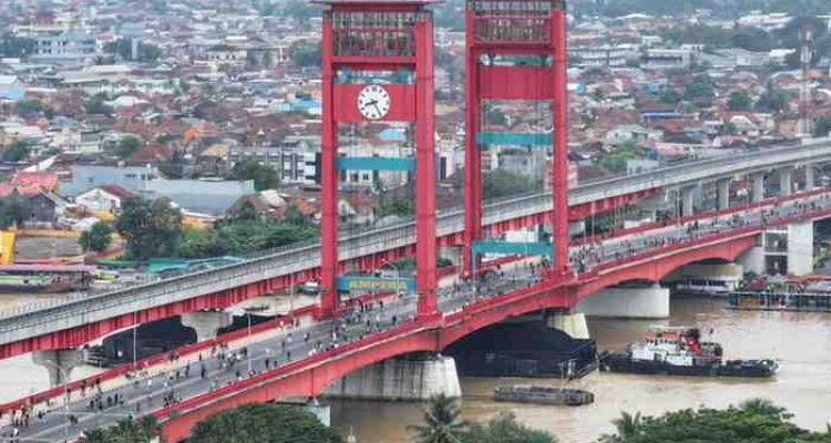 Car Free Day (CFD) di atas Jembatan Ampera, Minggu (12/4/2026) pagi. Foto: Kominfo Palembang.