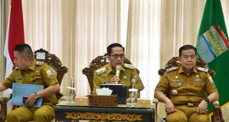 Walikota Palembang, Ratu Dewa memimpin rapat evaluasi ujicoba CFN dan CFD, Senin (13/4/2026). Foto: Kominfo Palembang.